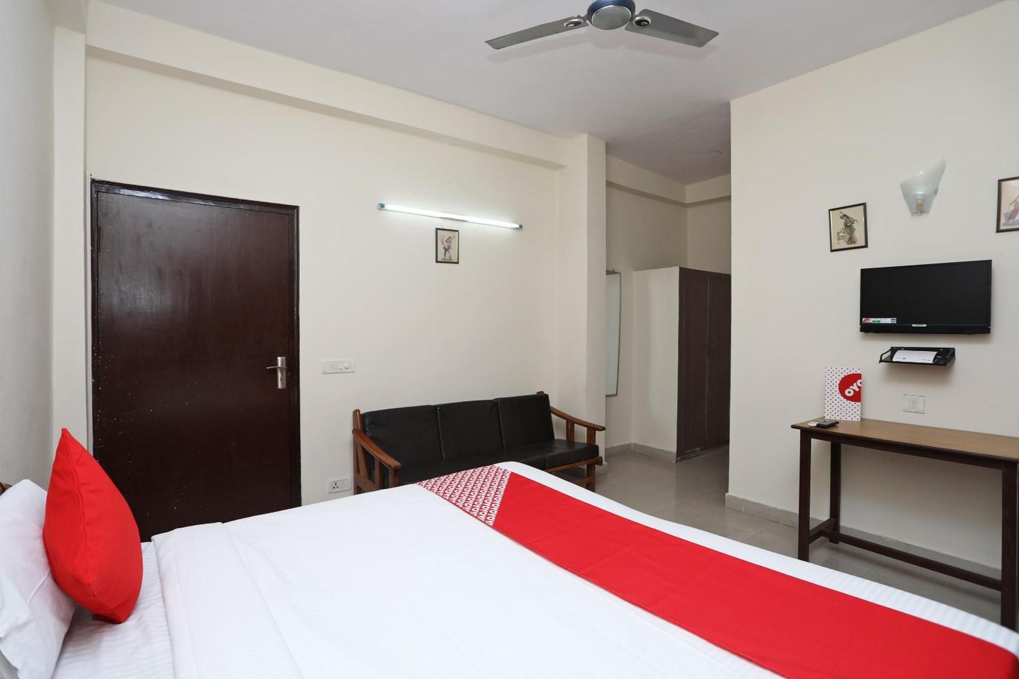 โอโย 14454 เซลิเบรชั่น บีแอนด์บี โฮม Hotel เดลี ภายนอก รูปภาพ